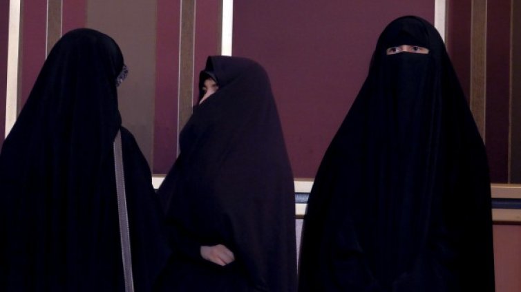 Общинарите решиха: Пазарджик &ndash; чист от бурки