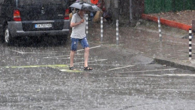 Майска му работа: Много дъжд, а градусите от 5&deg; до 29&deg; 
