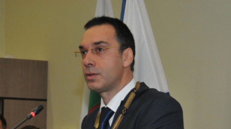 Димитър Николов доволен, че няма да е кандидат за президент