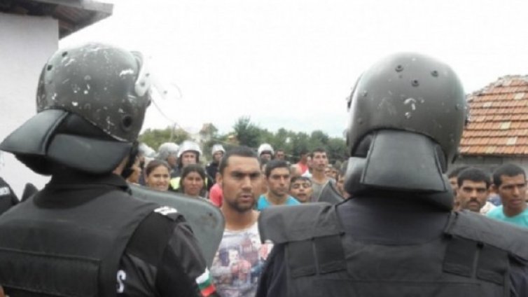 След патакламата в Раднево – ранени полицаи и протестиращи