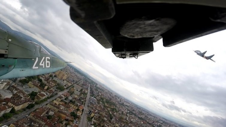 Парадът от високо: Красотата на бойните самолети