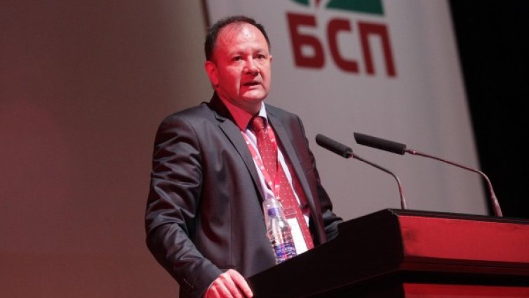 Оспорвана битка за БСП: Миков води на Нинова с 49 гласа