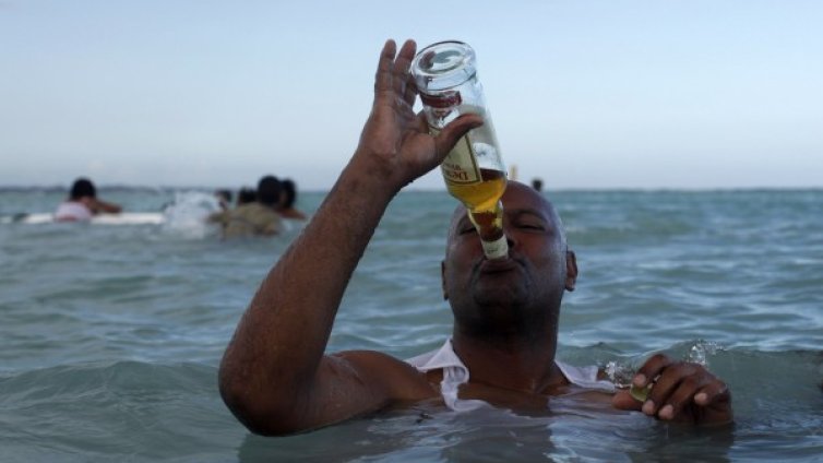 Ха сега де! Алкохолът не осигурява трайно щастие