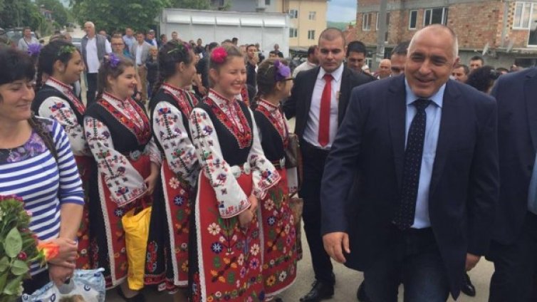 Борисов с идея МС да вземе секциите зад граница