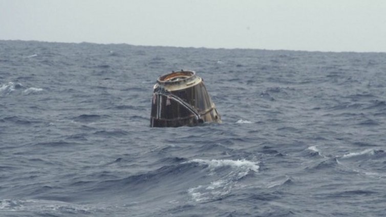 Товарният космически кораб "Дракон" се върна на Земята