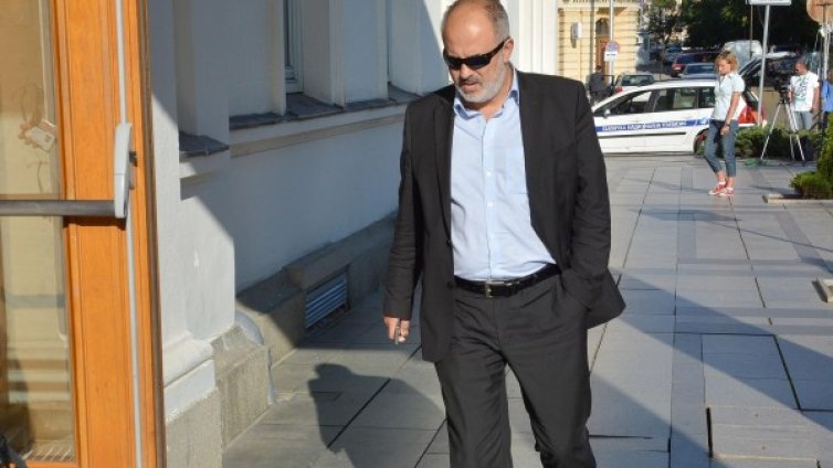След отказа на Дончев – "Тотю Младенов и други лица" 