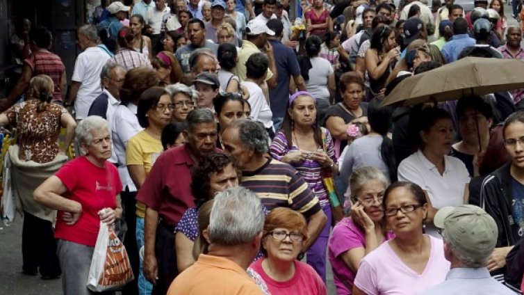 Венецуела още два месеца ще икономисва