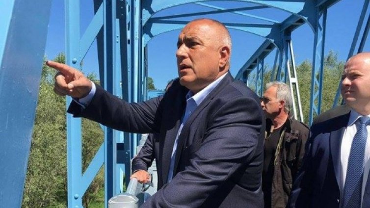 Победим ли контрабандата, ще имаме и мостове, и влакове...