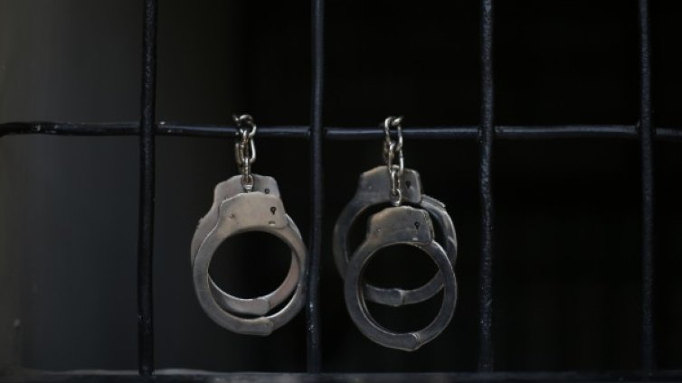 Заловиха перничанин, докато краде ел проводници