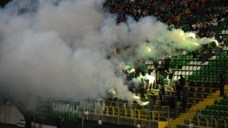 2-ма полицаи в болница, 9-има фенове &ndash; в ареста