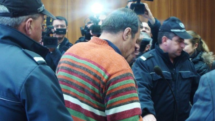 Евстатиев с ново обвинение &ndash; напил изнасилената Ирена