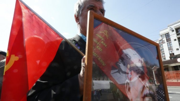 Със Сталин напред! Руските комунисти към изборите