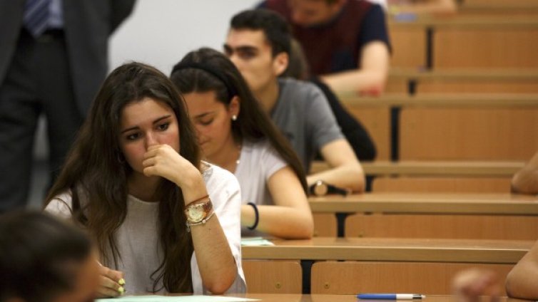 Спипаха преписвачи &ndash; анулираха 33 работи на матурата