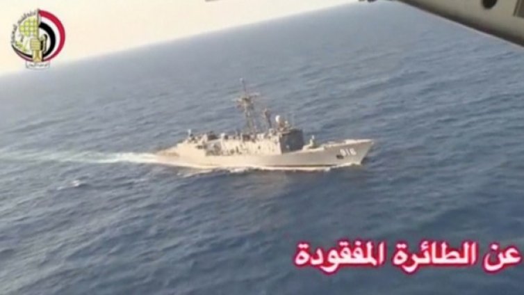 Египетски военни откриха отломки от самолета