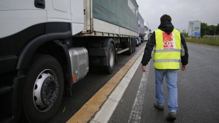 Унгария задържа наш шофьор за трафик на оръжие