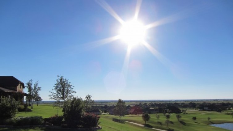 Най-сетне дъждът спира, слънцето огрява и ни сгрява