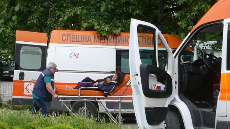 Пътен ад край Шумен &ndash; петима ранени след удар на ТИР с кола