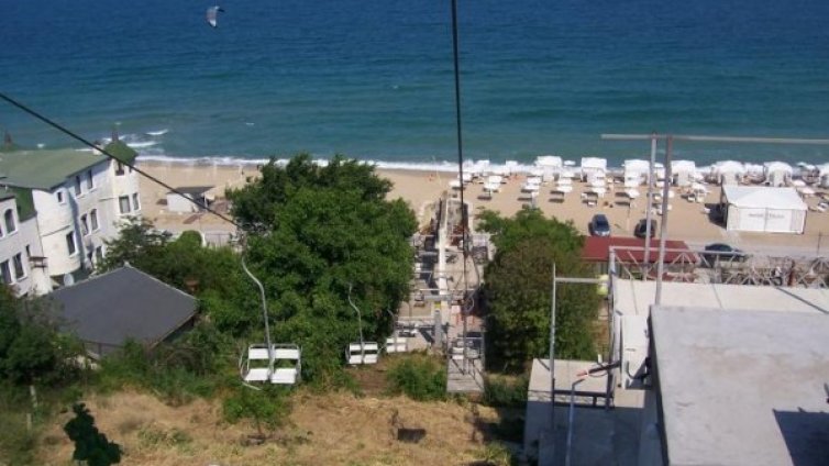 Юнски евтин лукс на плажа &ndash; с лифт до шезлонга