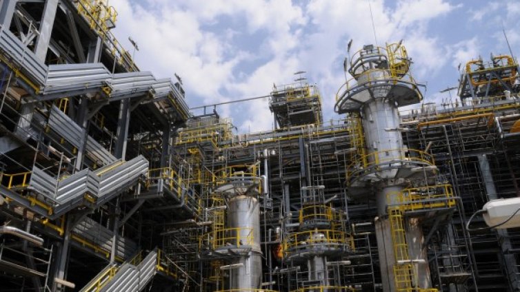 "Лукойл" плати 250 хил. за смрадта в Бургас