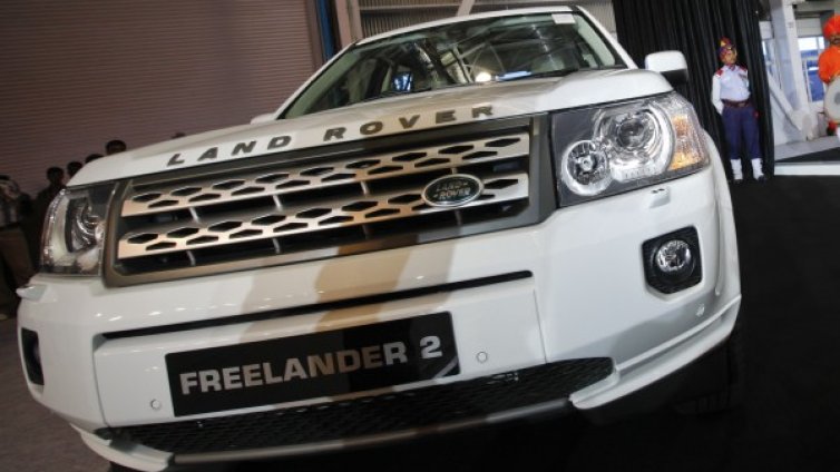 За колите на депутатите: 100 бона... за ремонт и за гуми    