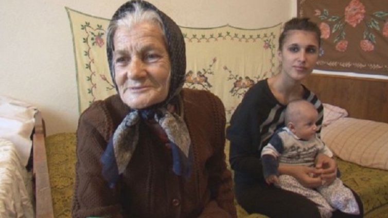 Голямо сърце: Баба гледа внуци, правнуци, че и болни...