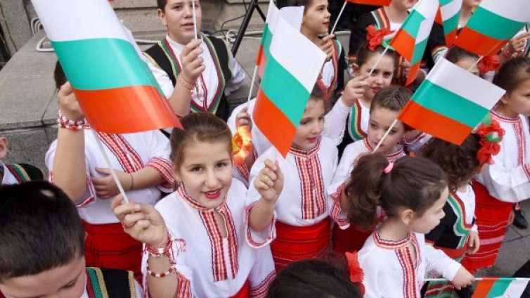 Превземаме САЩ &ndash; българският, официален език в област Кук