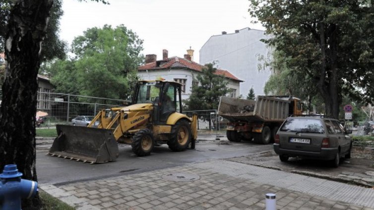 Цяло лято из цяла София: Ремонт, тапа, ремонт&hellip;