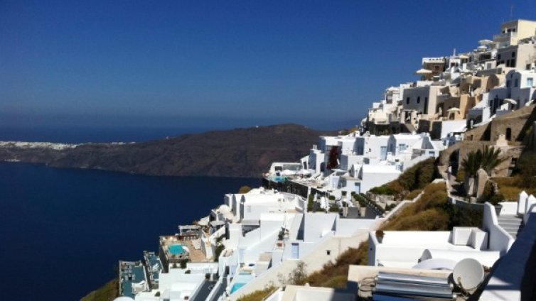 Нов хит: Родни абитуриенти се веселят на остров