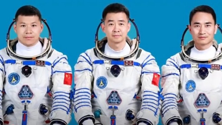 Отломка в космоса удари кораба на тайконавтите