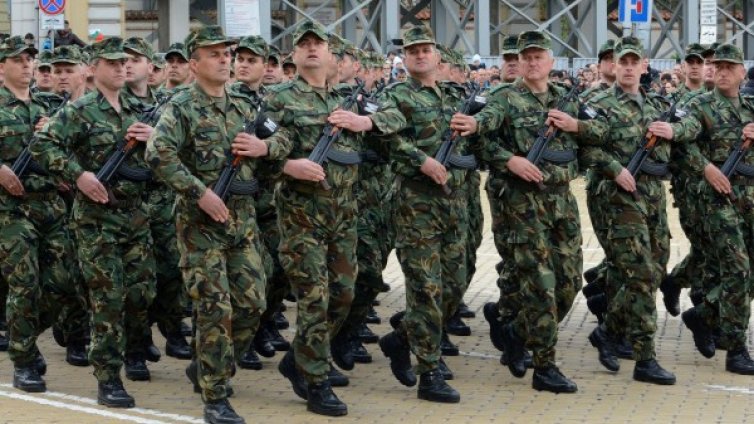 Без 2500 лв. заплата в армията. Без военен отчет