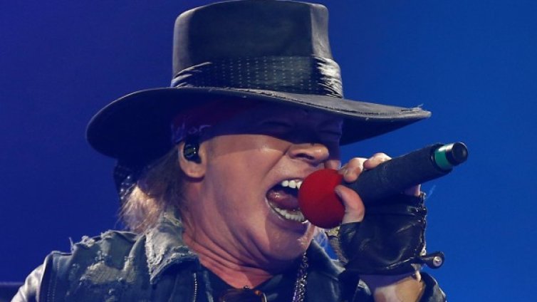 Аксел Роуз не дава автографи, бори търгашите в eBay