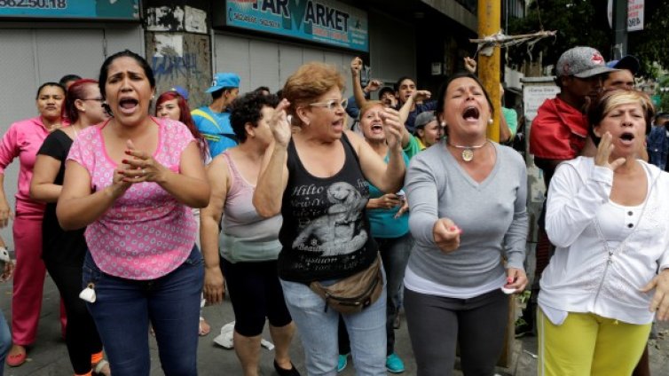 Във Венецуела има недостиг на храни, избухнаха протести