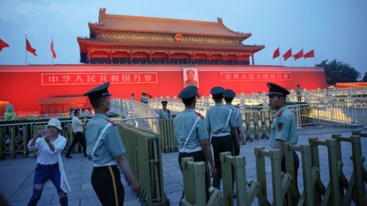 Затегнати мерки за сигурност на площад "Тянанмън"