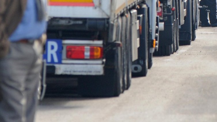 3 км колона от камиони има на Капитан Андреево