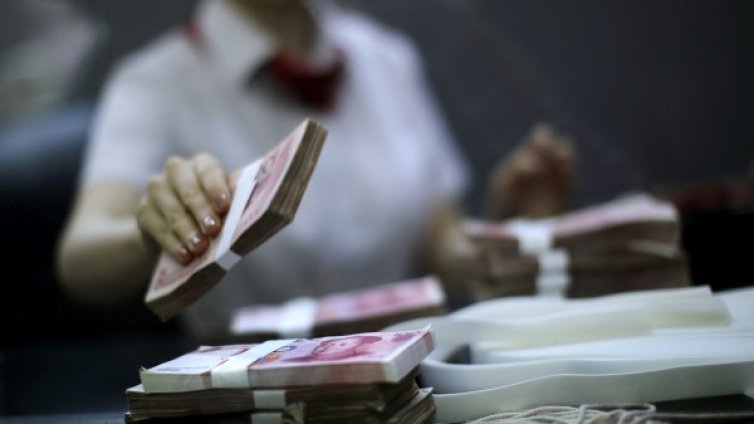 Референдумът днес: Заплата за всеки и без да работи?