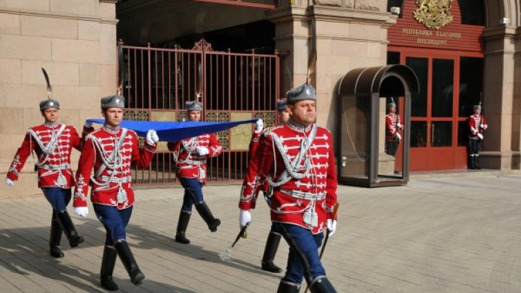 Президентът на ГЕРБ  – известен, десен. Полът ще го издаде…