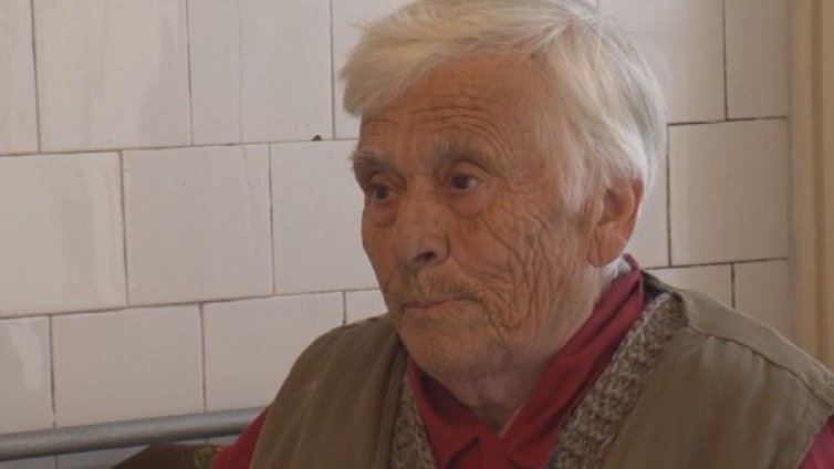Баба Цеца нахока премиера, но не успя да го гости с боб