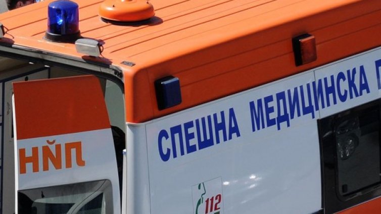 Шофьор без книжка помете пешеходец на тротоар