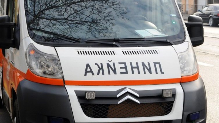 Жена с опасност за живота, кола я блъсна в Първенец