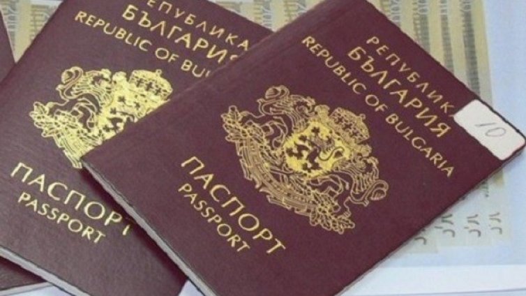 Близо 1 милион мечтаят за родно гражданство