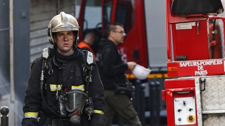 Петима загинаха при пожар в парижкото предградие Сен Дени