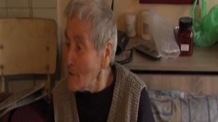 Отново: Насилие над възрастна жена, душили я за пенсията