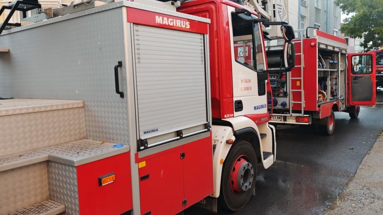 Горя покрив на къща, обитавана от бездомници, в столичния квартал &bdquo;Красна поляна&ldquo;