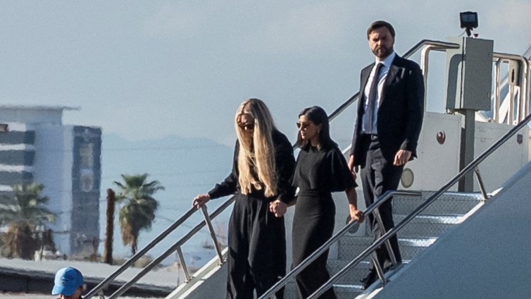 Вицепрезидентът Джей Ди Ванс пренесе тялото на Чарли Кърк у дома СНИМКИ