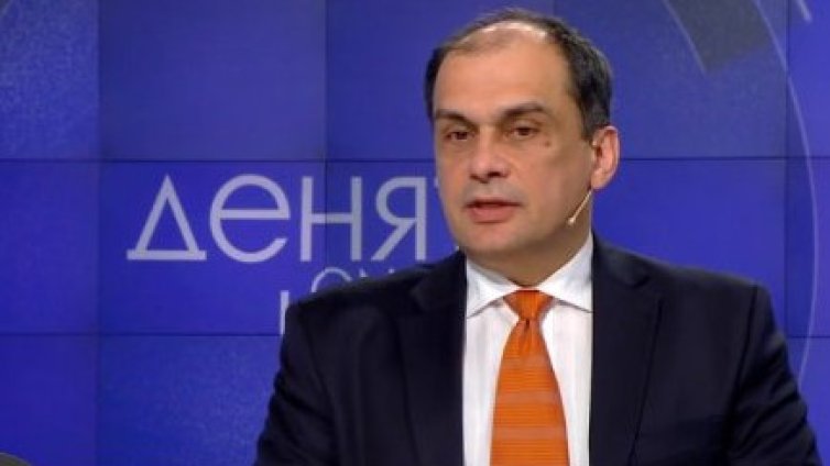 Починал е адвокат Михаил Бояджиев