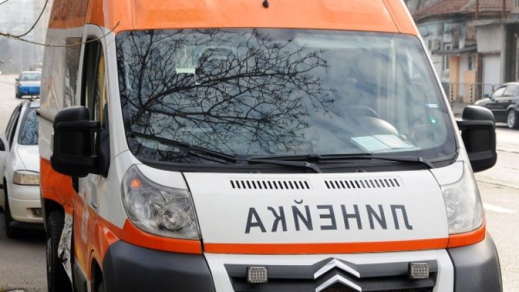 Шофьор на линейка отнесе юмрук в лицето 