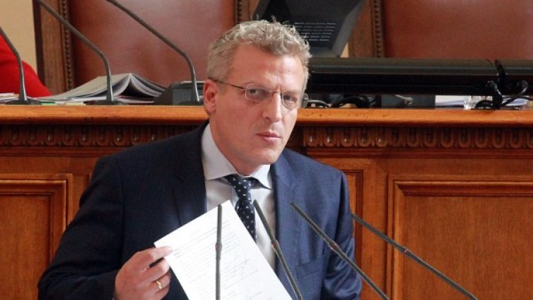 Вече не бият лекари всеки ден, хвали се Москов