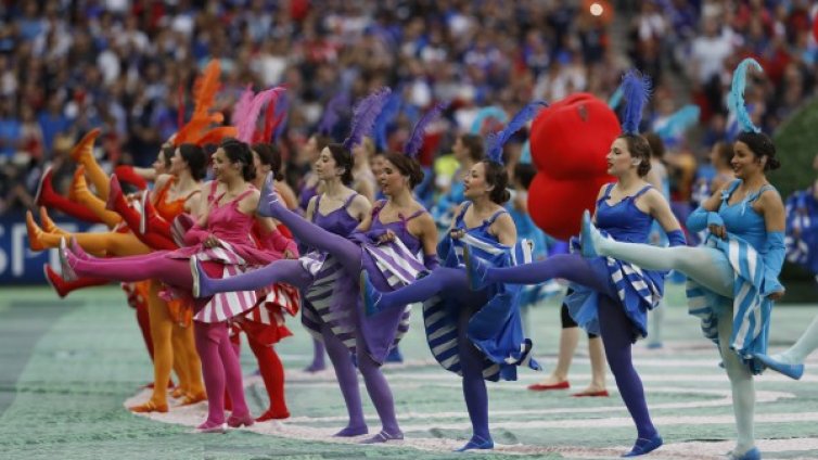 Мулен Руж, Едит Пиаф и&hellip; Европа е футбол!