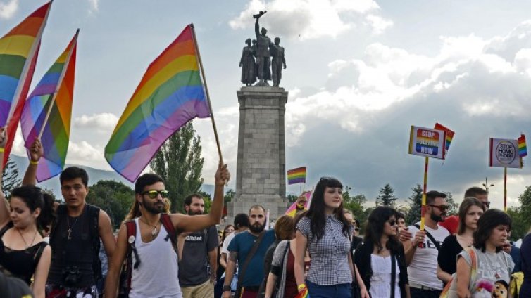 Към Фандъкова за прайда: Забранете или подкрепете!