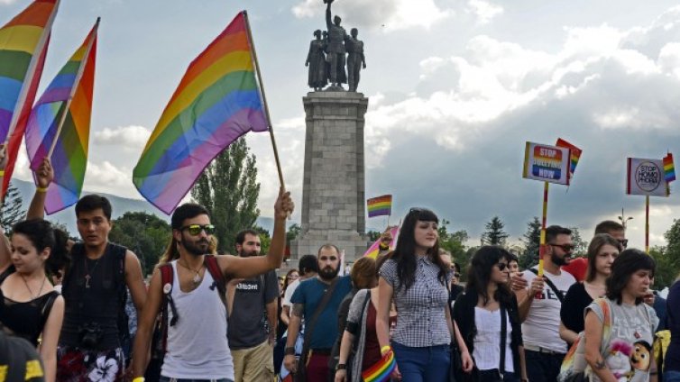 6% от българите в нета "за" атаката в Орландо